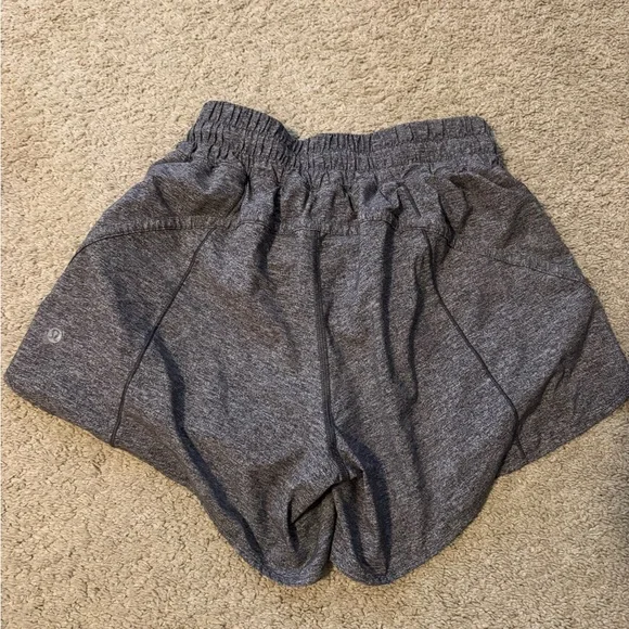 lululemon athletica Women's Heathered Gray Track That 5” Women’s Size 6 Shorts - Picture 3 of 3